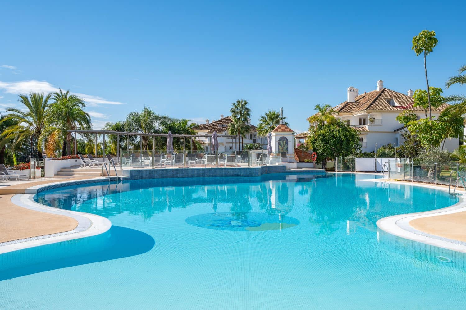 3 soveværelse Lejlighed til leje i Golden Mile med swimmingpool garage - € 5.000 (Ref: 10182888)