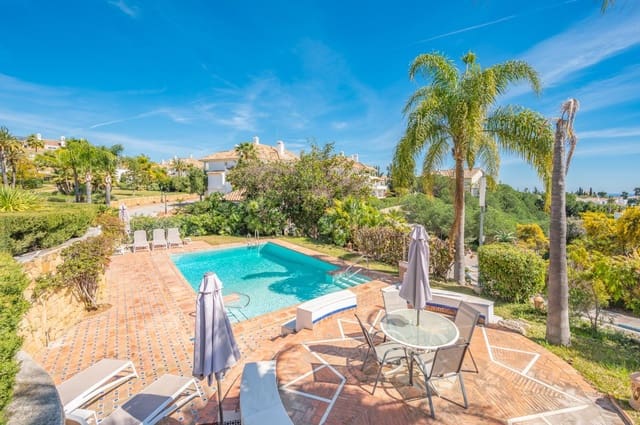 3 soveværelse Lejlighed til leje i Lomas De Marbella, Marbella med swimmingpool garage - € 5.000 (Ref: 10182888)