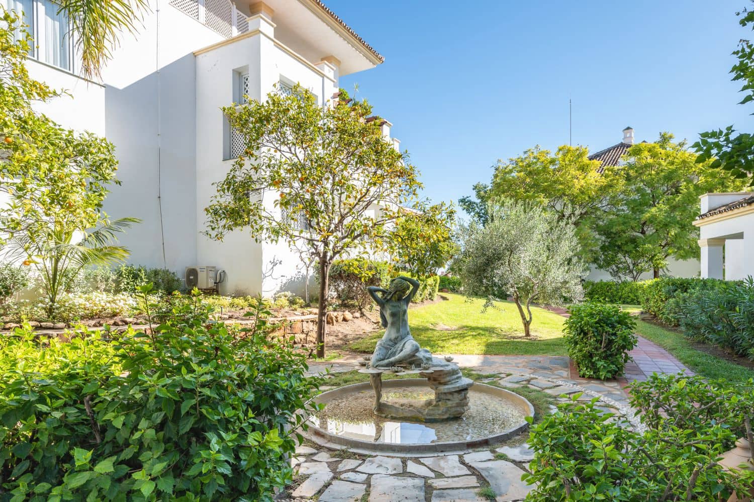 3 soveværelse Lejlighed til leje i Golden Mile med swimmingpool garage - € 5.000 (Ref: 10182888)