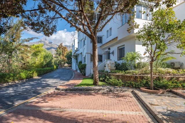 3 soveværelse Lejlighed til leje i Lomas De Marbella, Marbella med swimmingpool garage - € 5.000 (Ref: 10182888)