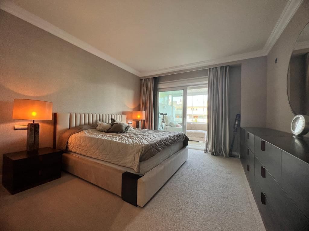 Apartamento de 3 habitaciones en Puerto Banus en alquiler con piscina garaje - 12.000 € (Ref: 10182889)