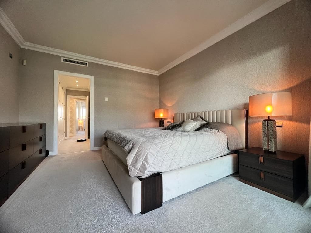 Apartamento de 3 habitaciones en Puerto Banus en alquiler con piscina garaje - 12.000 € (Ref: 10182889)