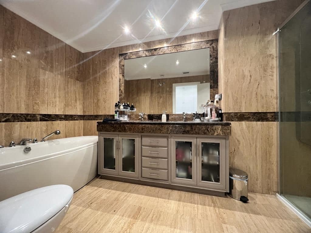 Apartamento de 3 habitaciones en Puerto Banus en alquiler con piscina garaje - 12.000 € (Ref: 10182889)