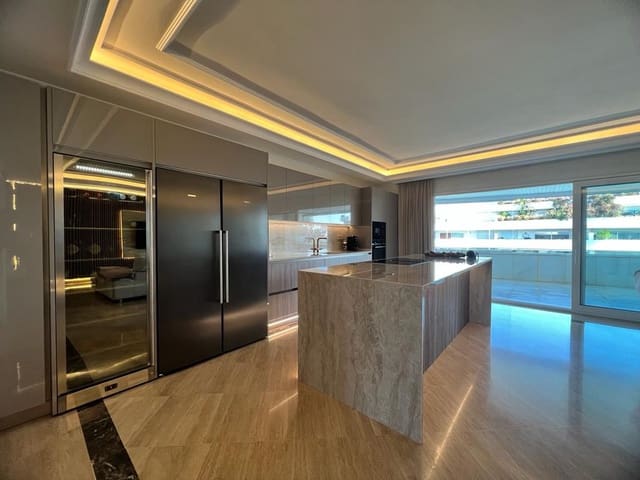 Apartamento de 3 habitaciones en Puerto Banus, Marbella en alquiler con piscina garaje - 12.000 € (Ref: 10182889)