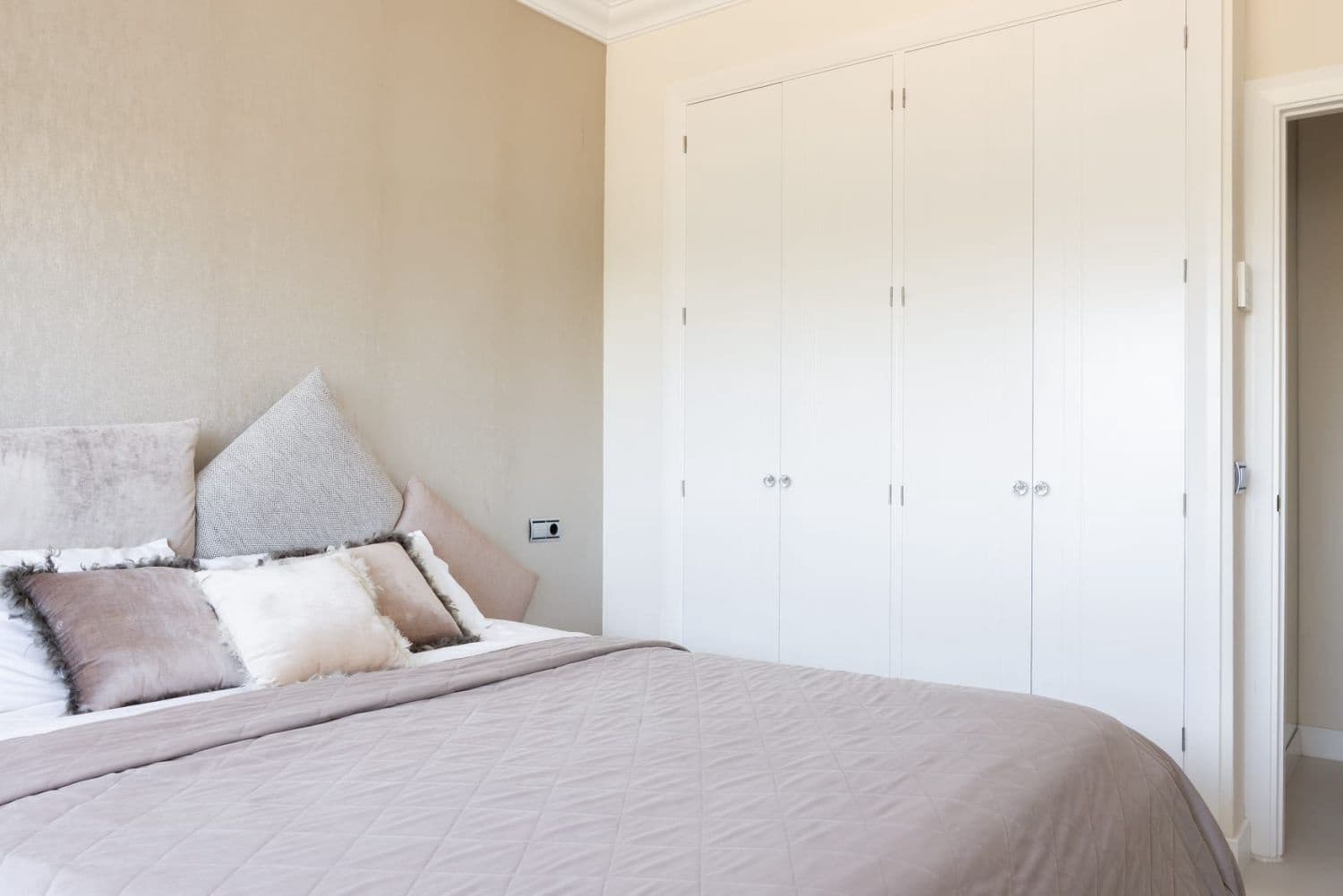 Apartamento de 3 habitaciones en Puerto Banus en alquiler con piscina garaje - 12.000 € (Ref: 10182889)