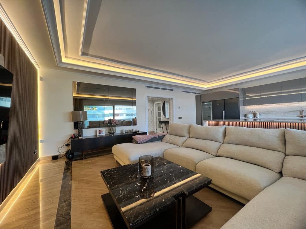 Apartamento de 3 habitaciones en Puerto Banus en alquiler con piscina garaje - 12.000 € (Ref: 10182889)