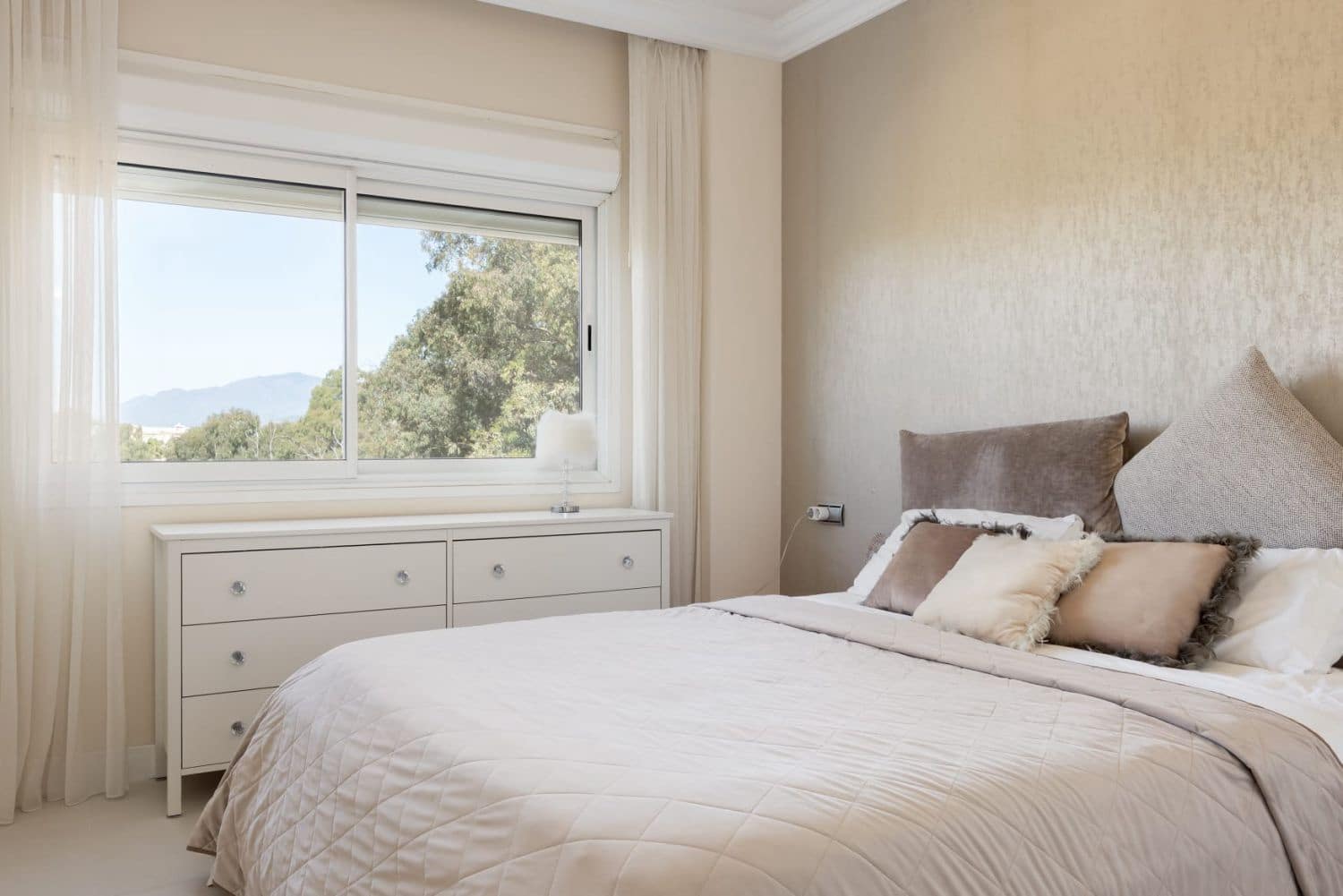 Apartamento de 3 habitaciones en Puerto Banus en alquiler con piscina garaje - 12.000 € (Ref: 10182889)