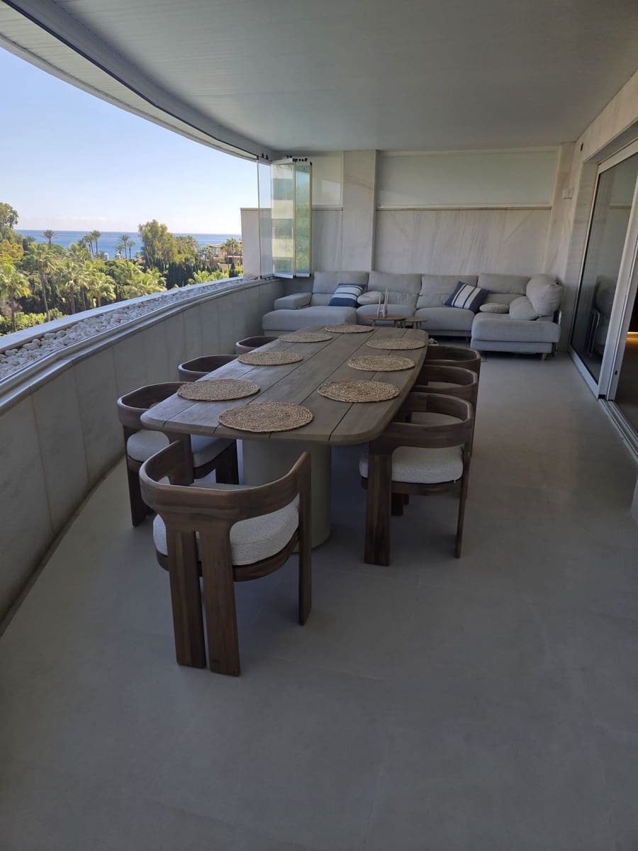 Apartamento de 3 habitaciones en Puerto Banus en alquiler con piscina garaje - 12.000 € (Ref: 10182889)