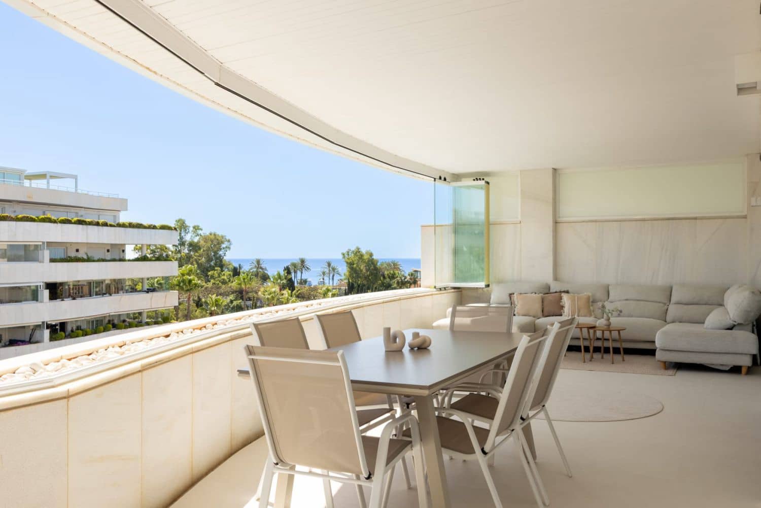 Apartamento de 3 habitaciones en Puerto Banus en alquiler con piscina garaje - 12.000 € (Ref: 10182889)