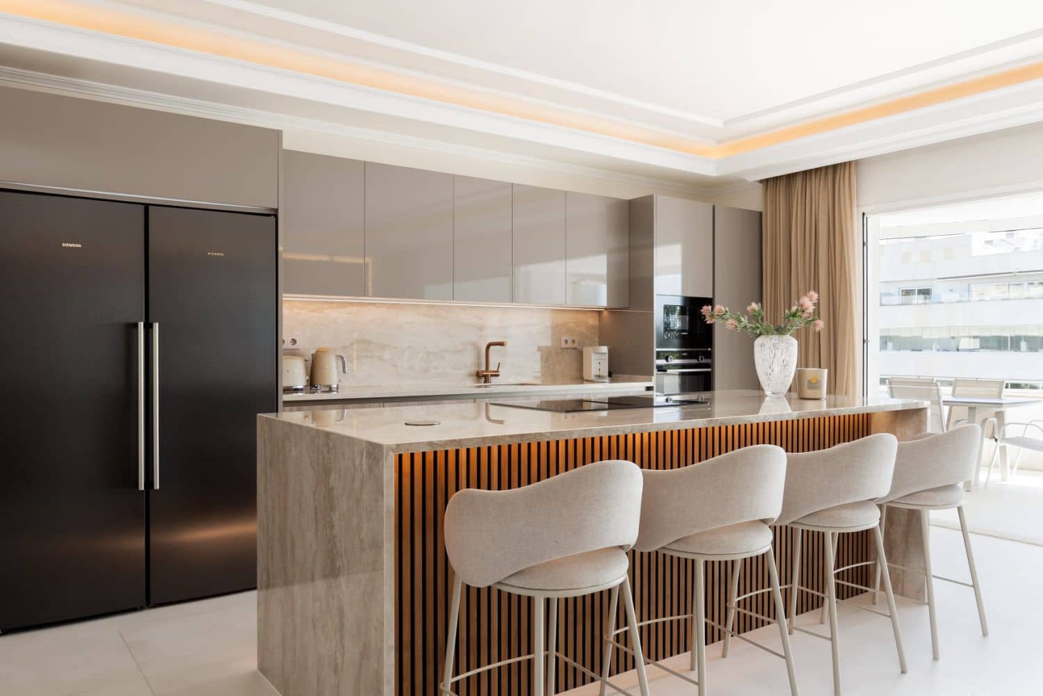 Apartamento de 3 habitaciones en Puerto Banus en alquiler con piscina garaje - 12.000 € (Ref: 10182889)