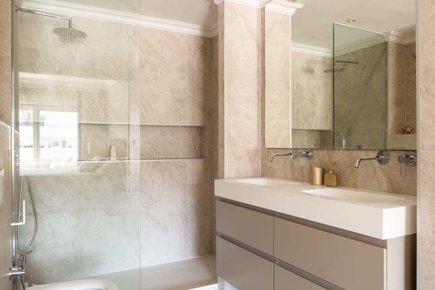 Apartamento de 3 habitaciones en Puerto Banus en alquiler con piscina garaje - 12.000 € (Ref: 10182889)