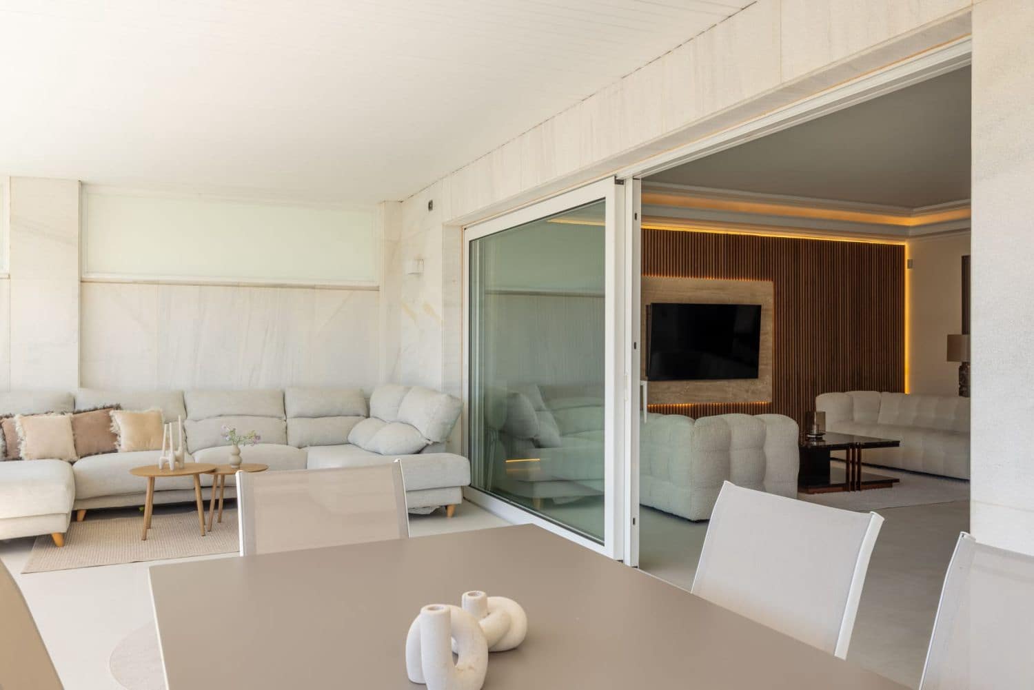 Apartamento de 3 habitaciones en Puerto Banus en alquiler con piscina garaje - 12.000 € (Ref: 10182889)