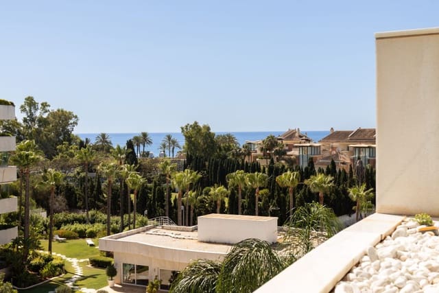 Apartamento de 3 habitaciones en Puerto Banus, Marbella en alquiler con piscina garaje - 12.000 € (Ref: 10182889)