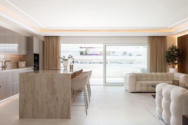 Apartamento de 3 habitaciones en Puerto Banus, Marbella en alquiler con piscina garaje - 12.000 € (Ref: 10182889)