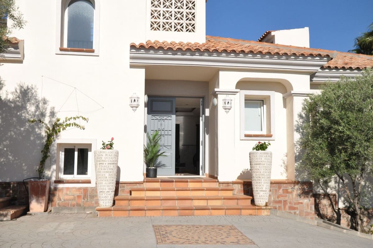 7 Zimmer Villa zu vermieten in Benahavis mit Garage - 8.000 € (Ref: 8173291)