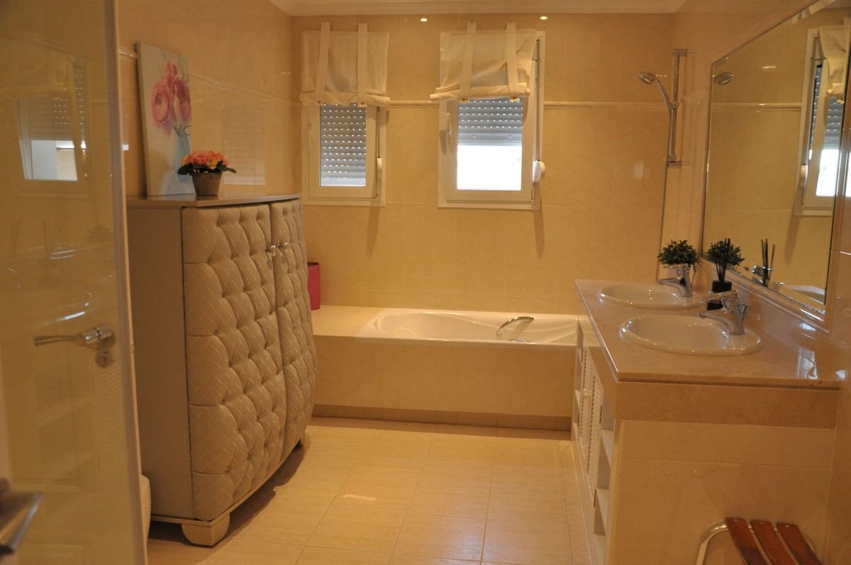 7 Zimmer Villa zu vermieten in Benahavis mit Garage - 8.000 € (Ref: 8173291)