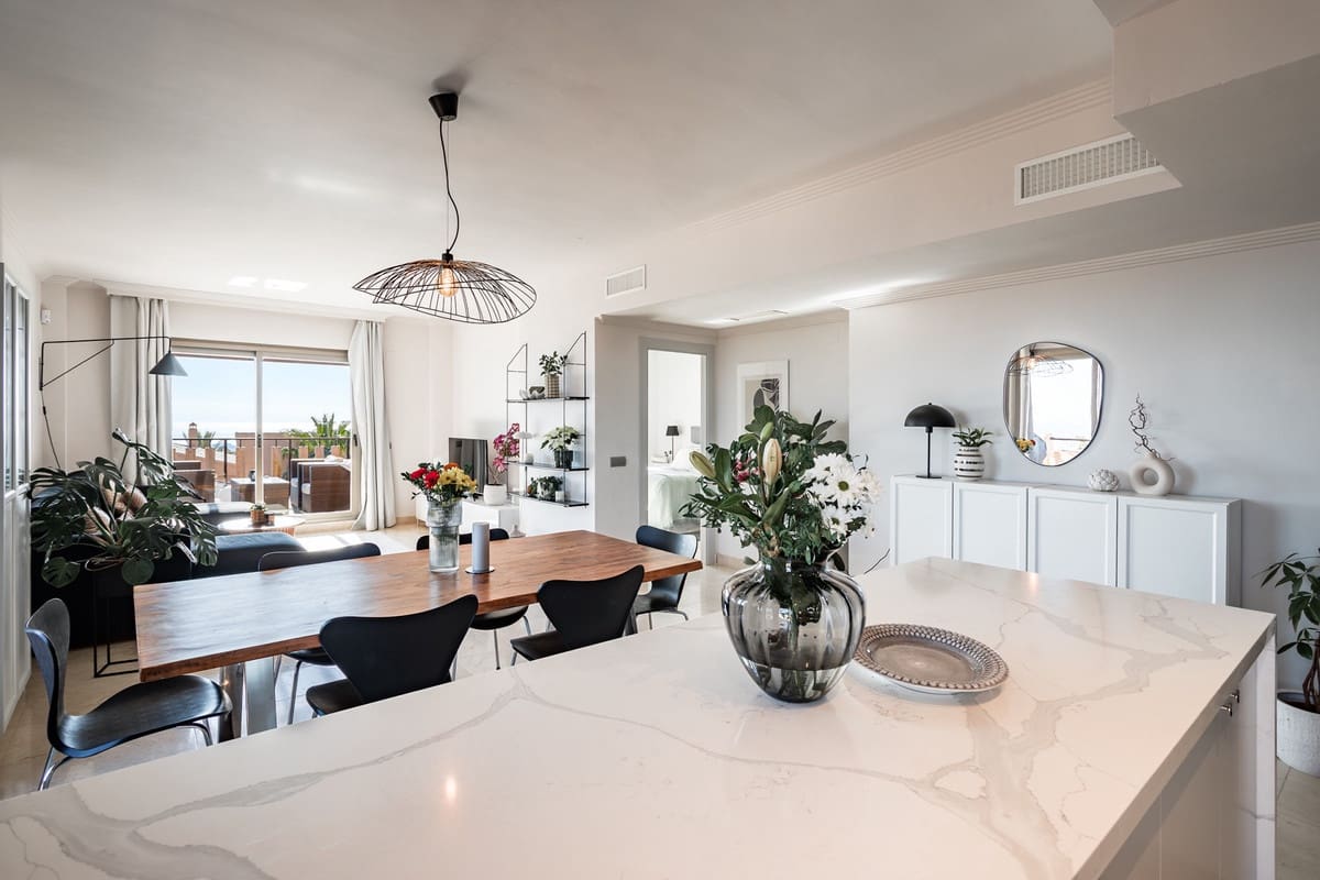 3 Zimmer Penthouse zu verkaufen in Benahavis mit Garage - 695.000 € (Ref: 8178523)