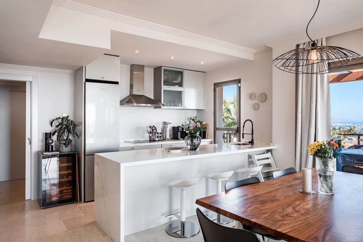 3 bedroom Penthouse for holiday rental in Benahavis with garage - € 3,000 (Ref: 8178524)