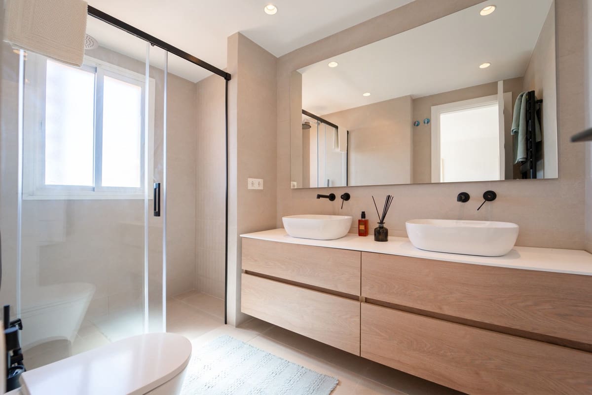 3 quarto Moradia em Banda para venda em Estepona com garagem - 615 000 € (Ref: 8201022)