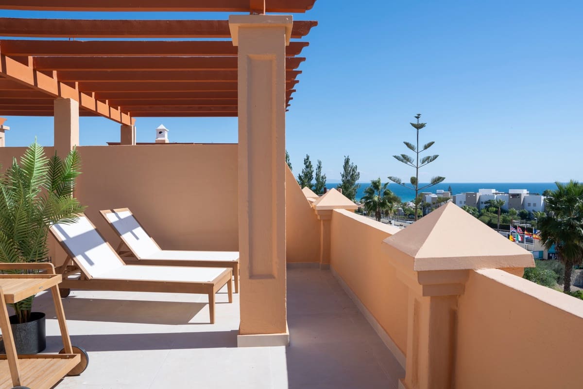 3 quarto Moradia em Banda para venda em Estepona com garagem - 615 000 € (Ref: 8201022)