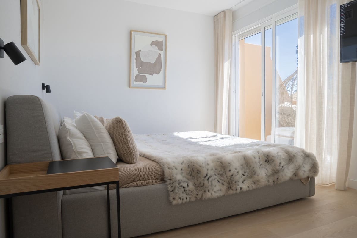 3 quarto Moradia em Banda para venda em Estepona com garagem - 615 000 € (Ref: 8201022)