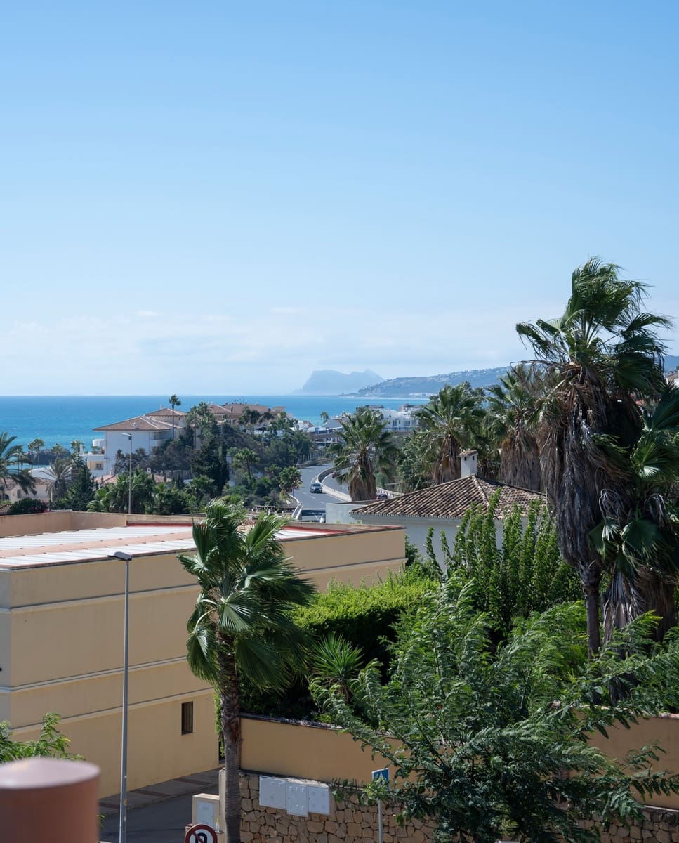 3 quarto Moradia em Banda para venda em Estepona com garagem - 615 000 € (Ref: 8201022)