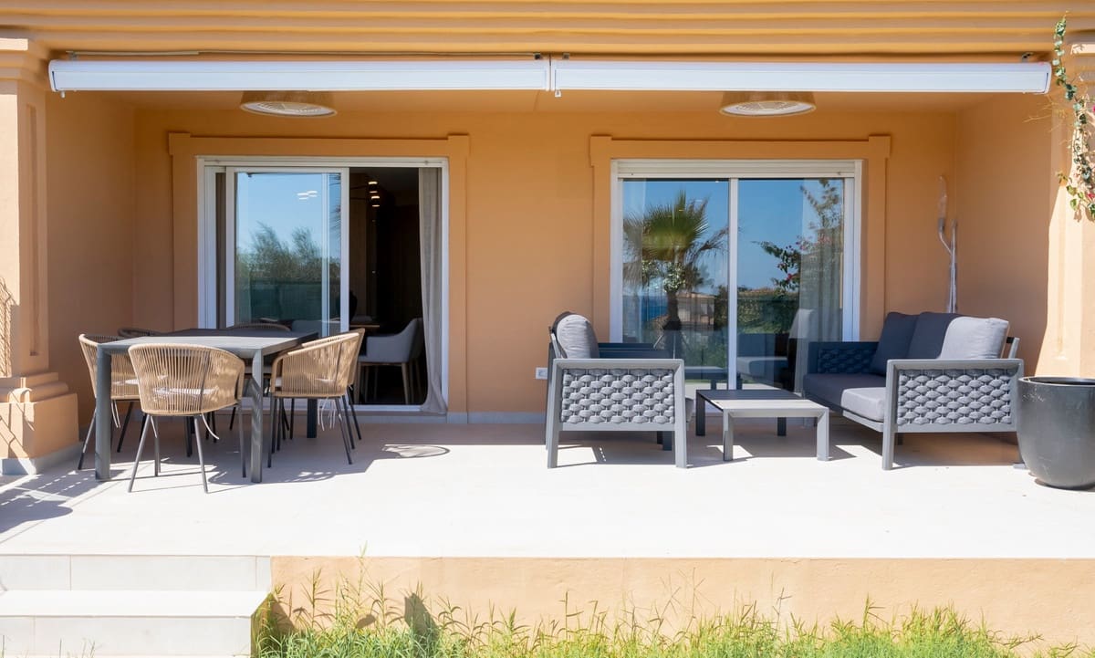 3 quarto Moradia em Banda para venda em Estepona com garagem - 615 000 € (Ref: 8201022)