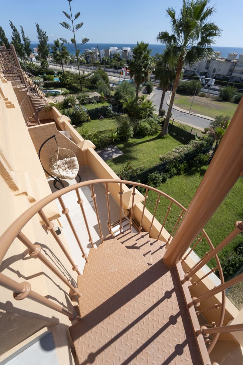 3 quarto Moradia em Banda para venda em Estepona com garagem - 615 000 € (Ref: 8201022)