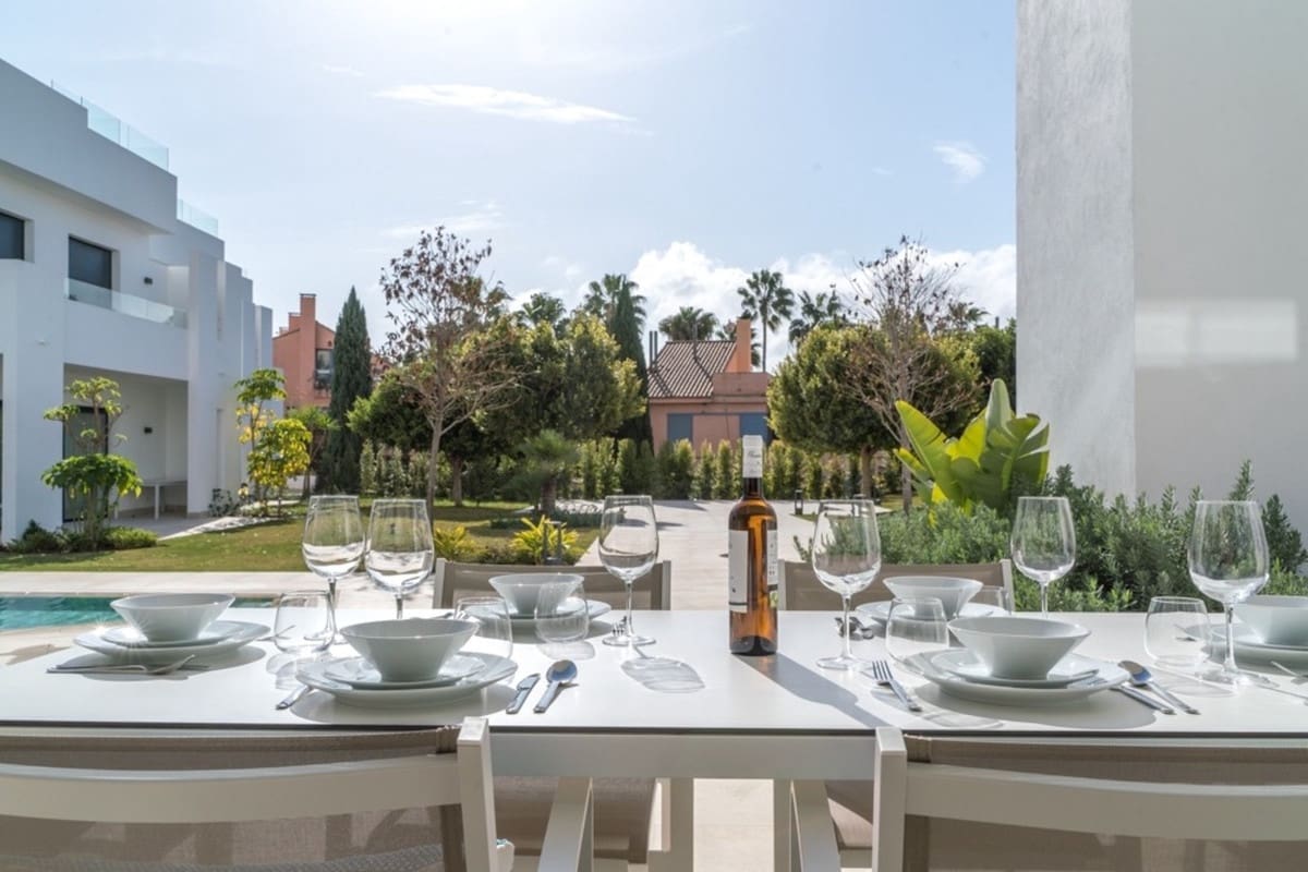 3 soveværelse Rækkehus til leje i Nueva Andalucia med garage - € 6.600 (Ref: 8222156)