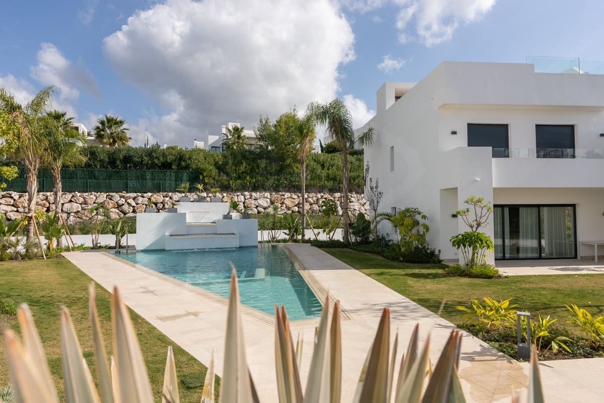 3 soveværelse Rækkehus til leje i Nueva Andalucia med garage - € 6.600 (Ref: 8222156)