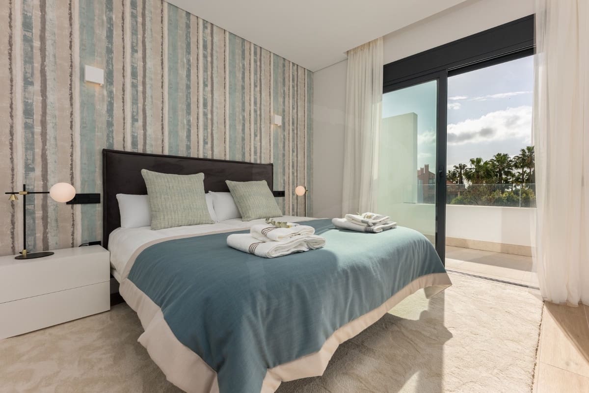 3 soveværelse Rækkehus til leje i Nueva Andalucia med garage - € 6.600 (Ref: 8222156)