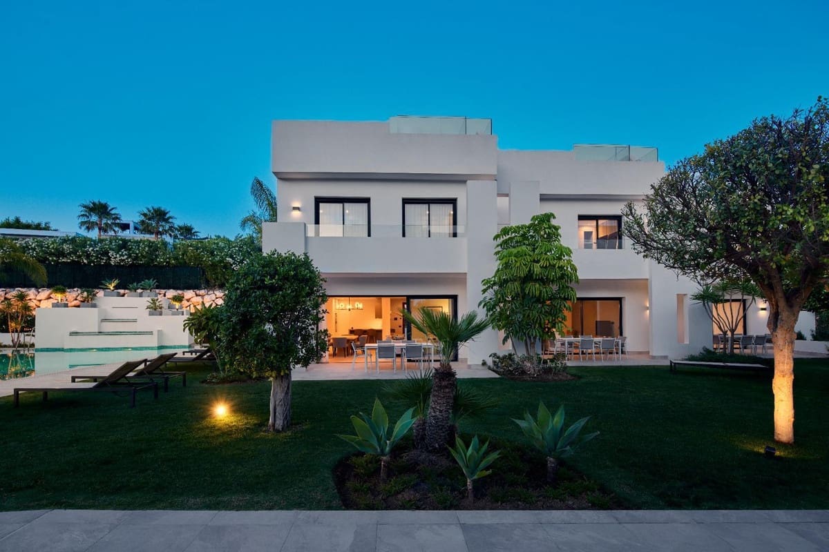 3 soveværelse Rækkehus til leje i Nueva Andalucia med garage - € 6.600 (Ref: 8222156)