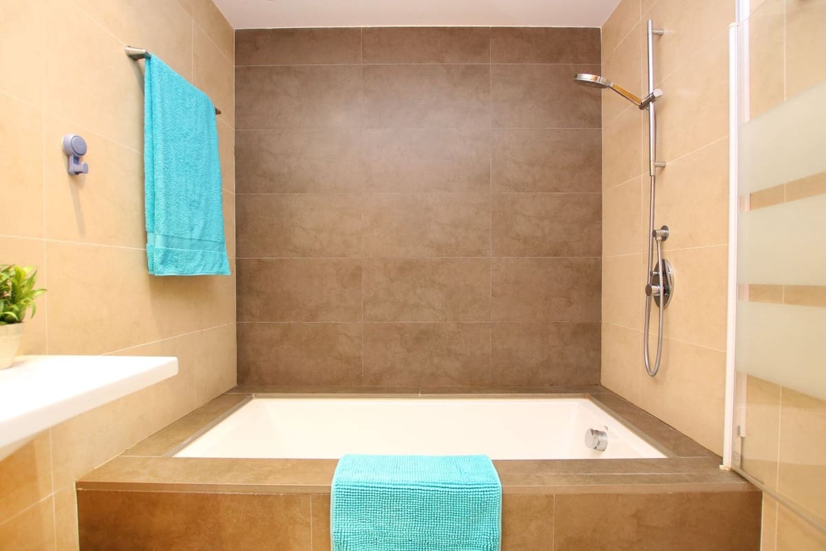 3 Zimmer Apartment zu vermieten in New Golden Mile mit Garage - 2.500 € (Ref: 8222158)