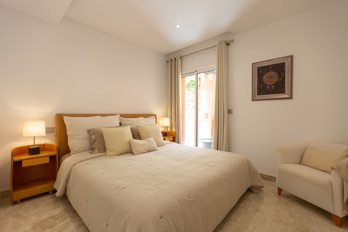 Apartamento de 3 habitaciones en Nueva Andalucia en venta con garaje - 760.000 € (Ref: 8233899)