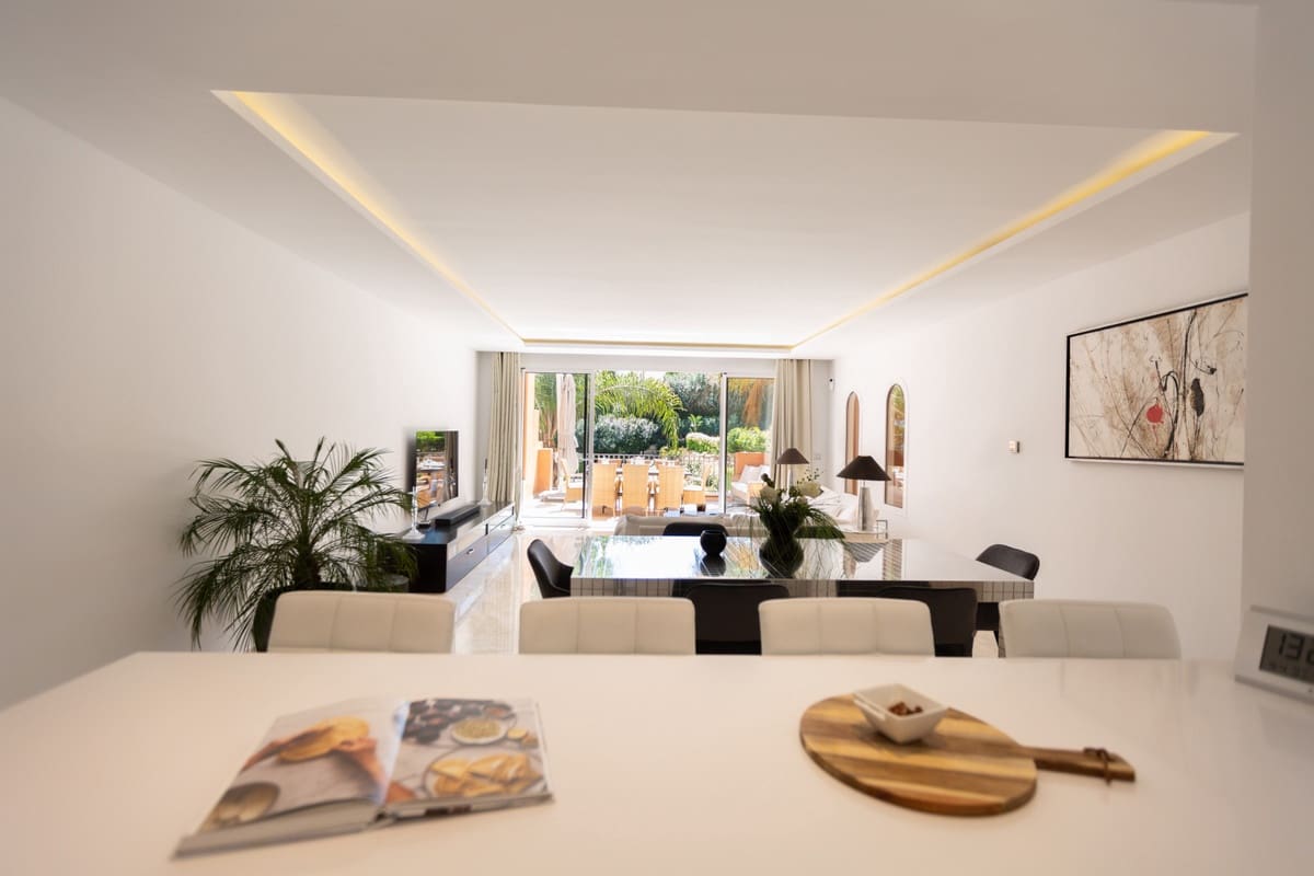 Apartamento de 3 habitaciones en Nueva Andalucia en venta con garaje - 760.000 € (Ref: 8233899)