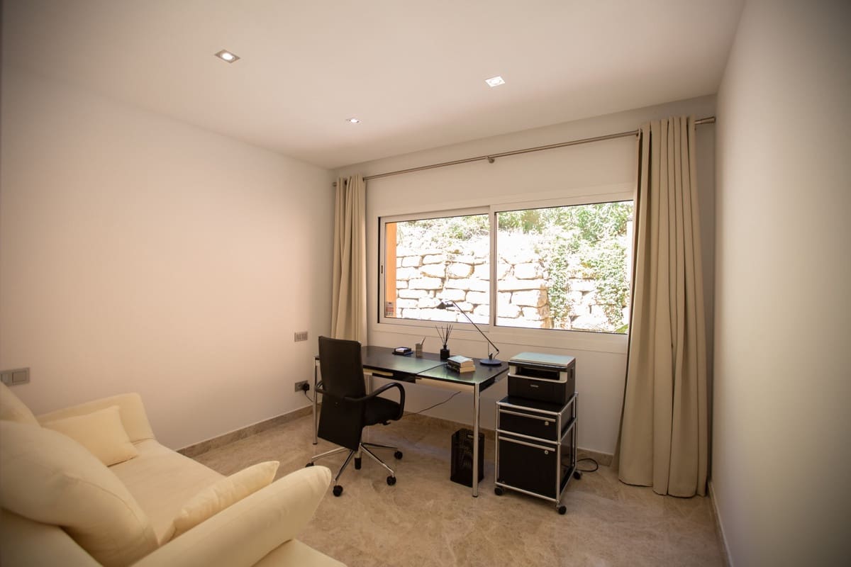 Apartamento de 3 habitaciones en Nueva Andalucia en venta con garaje - 760.000 € (Ref: 8233899)