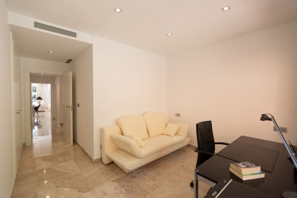 Apartamento de 3 habitaciones en Nueva Andalucia en venta con garaje - 760.000 € (Ref: 8233899)