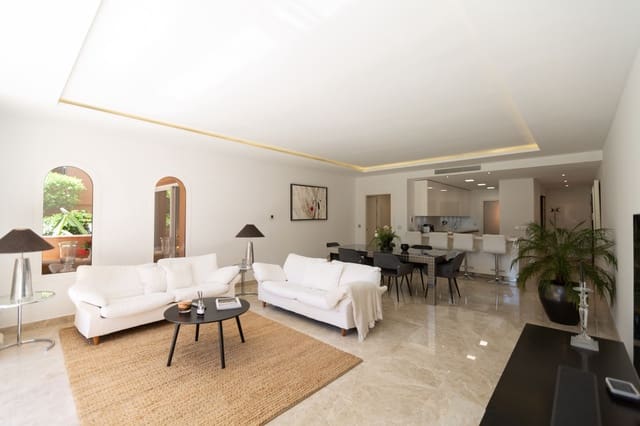 Apartamento de 3 habitaciones en Los Naranjos, Marbella en venta con garaje - 760.000 € (Ref: 8233899)