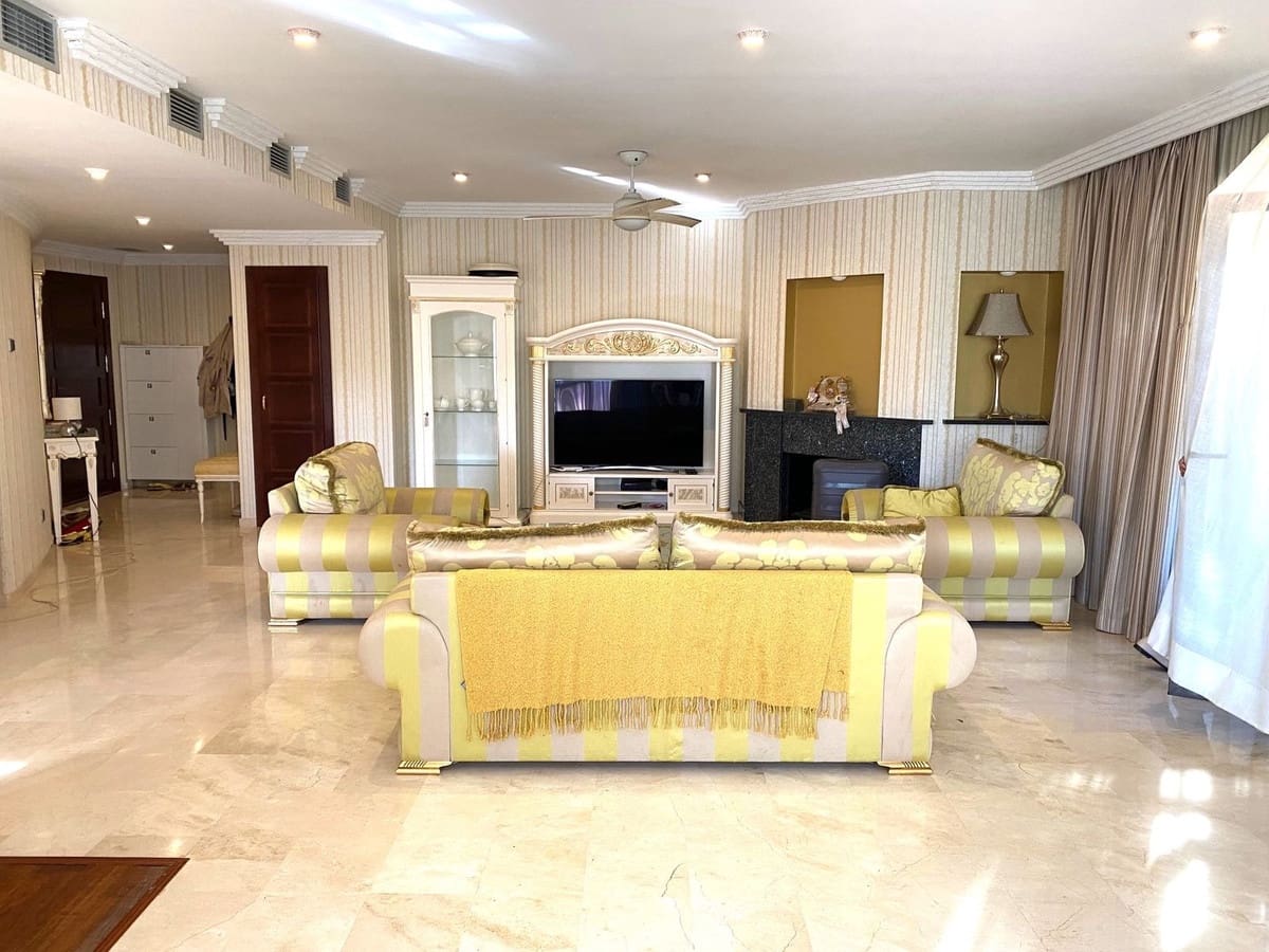 2 bedroom Apartment for sale in Puerto Banus with garage - € 1,200,000 (Ref: 8267607)