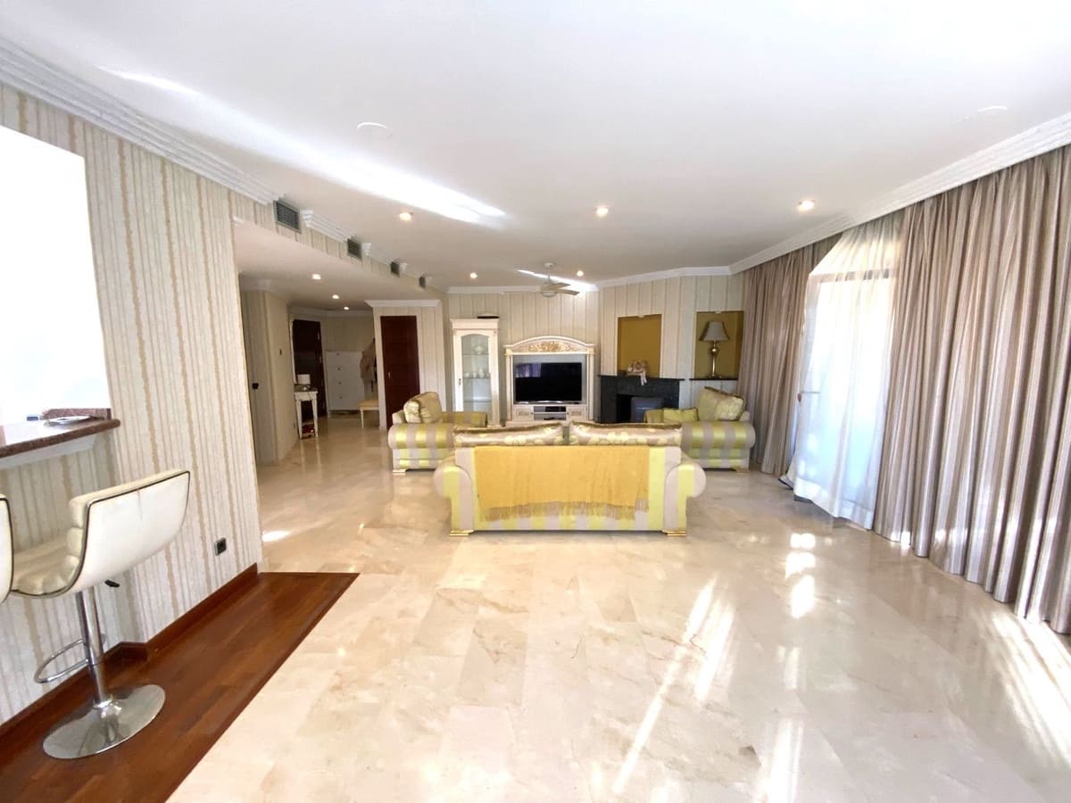 2 bedroom Apartment for sale in Puerto Banus with garage - € 1,200,000 (Ref: 8267607)