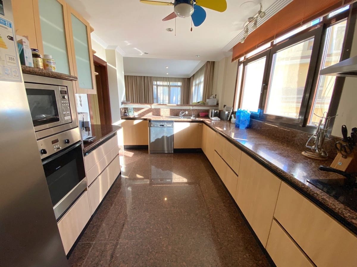 2 bedroom Apartment for sale in Puerto Banus with garage - € 1,200,000 (Ref: 8267607)