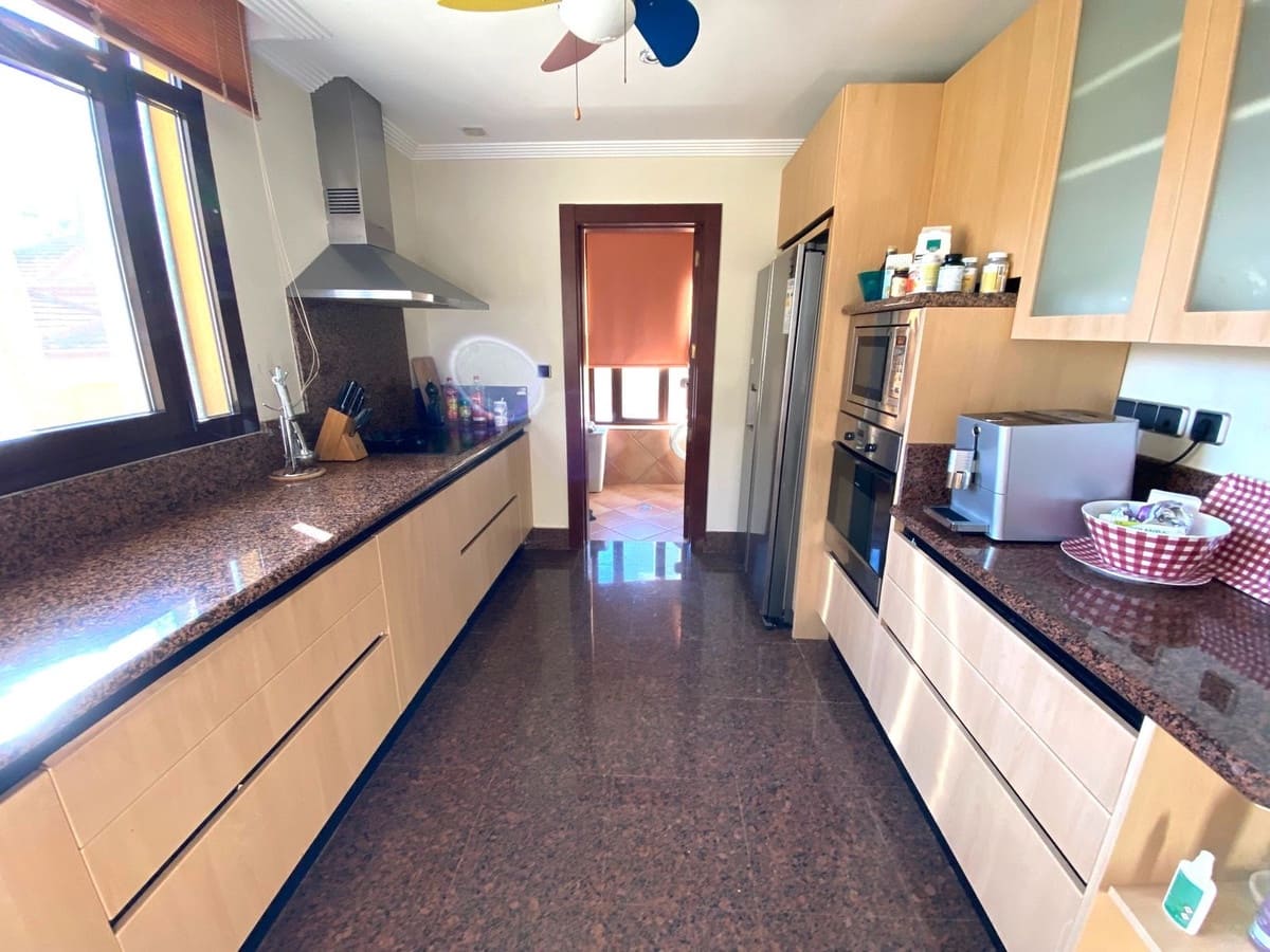 2 bedroom Apartment for sale in Puerto Banus with garage - € 1,200,000 (Ref: 8267607)