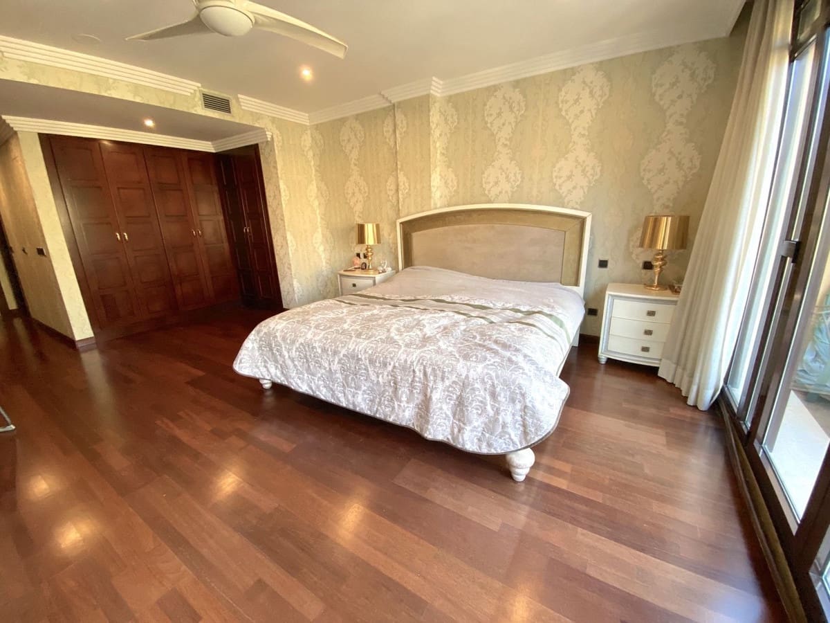 2 bedroom Apartment for sale in Puerto Banus with garage - € 1,200,000 (Ref: 8267607)