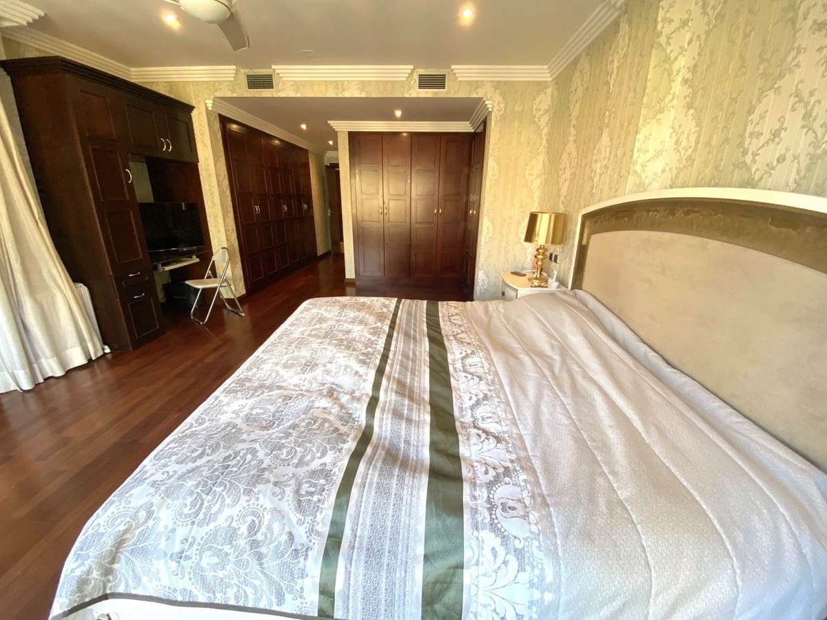 2 bedroom Apartment for sale in Puerto Banus with garage - € 1,200,000 (Ref: 8267607)