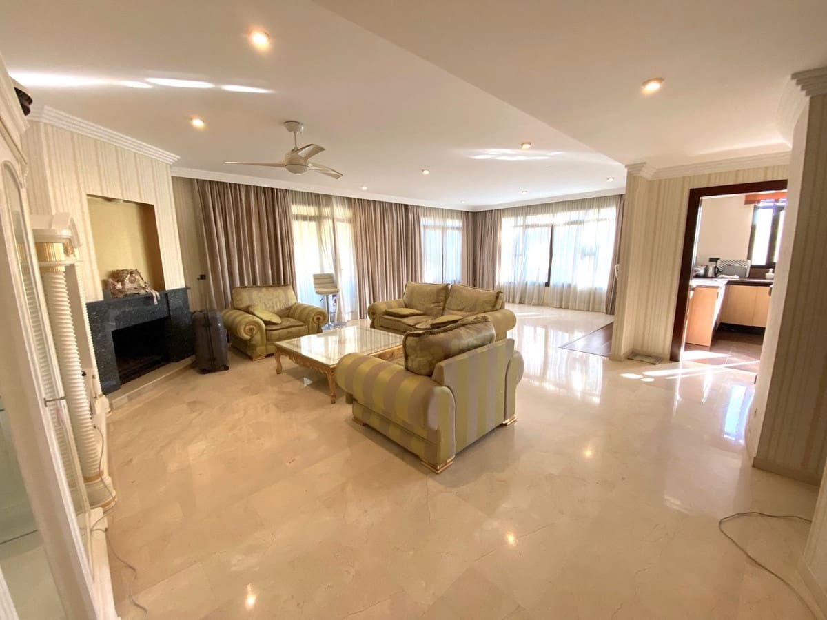 2 bedroom Apartment for sale in Puerto Banus with garage - € 1,200,000 (Ref: 8267607)