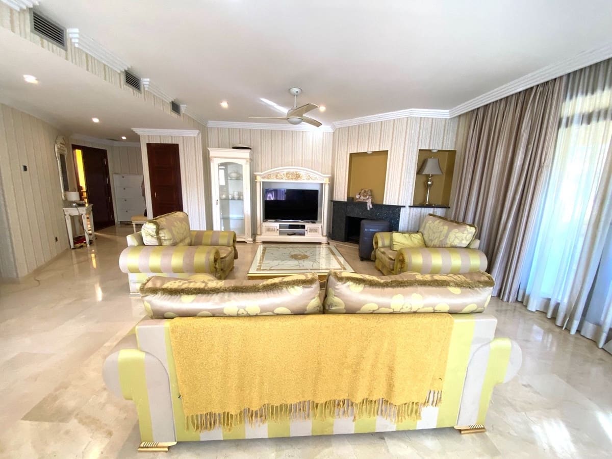 2 bedroom Apartment for sale in Puerto Banus with garage - € 1,200,000 (Ref: 8267607)