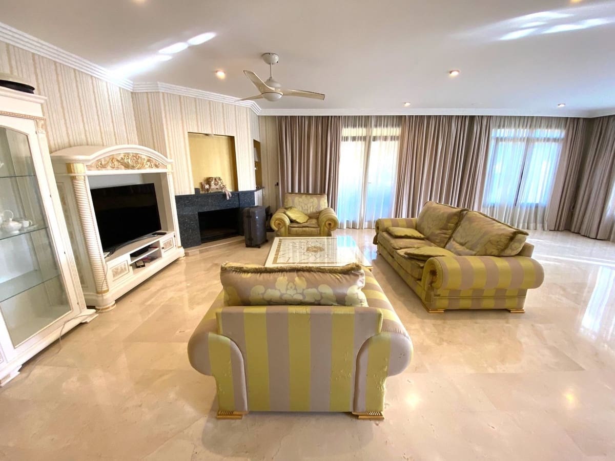 2 bedroom Apartment for sale in Puerto Banus with garage - € 1,200,000 (Ref: 8267607)