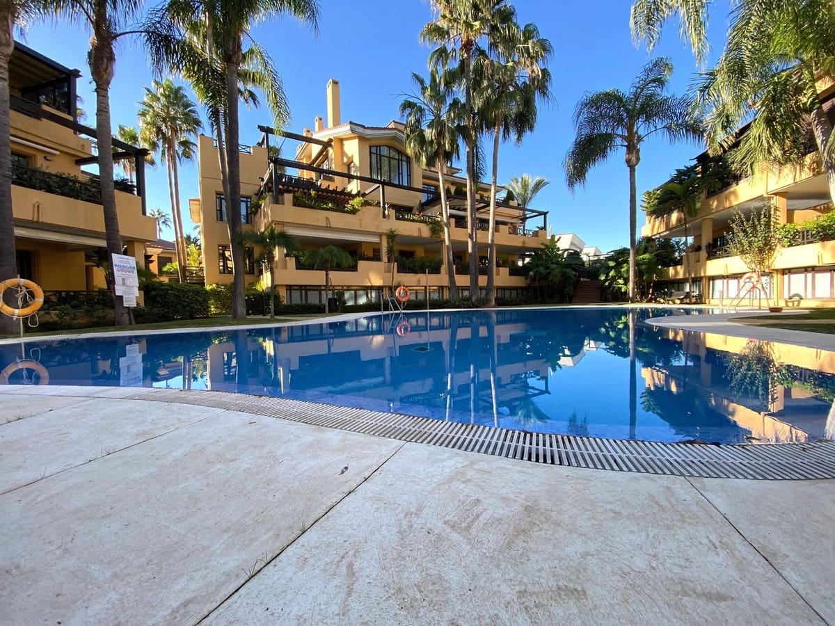 2 bedroom Apartment for sale in Puerto Banus with garage - € 1,200,000 (Ref: 8267607)