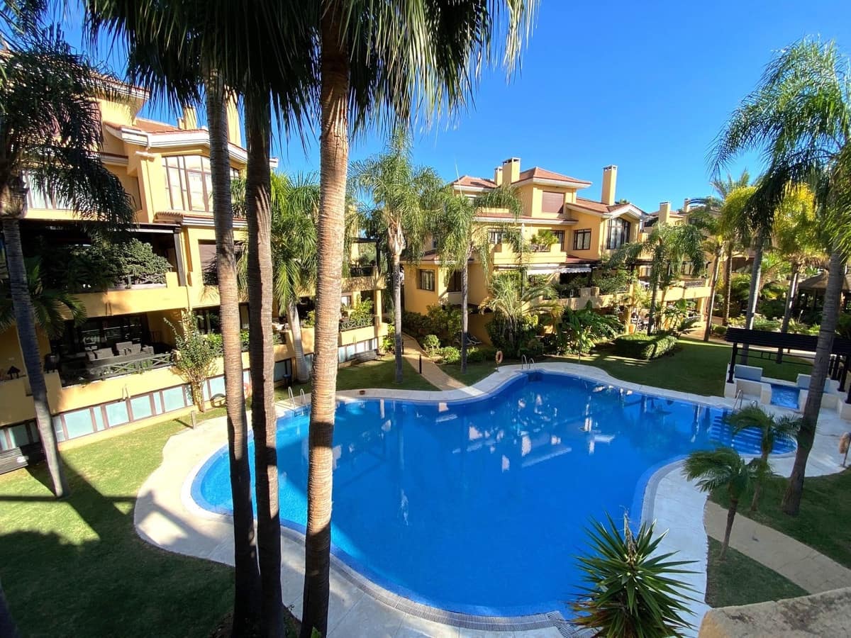 2 bedroom Apartment for sale in Puerto Banus with garage - € 1,200,000 (Ref: 8267607)