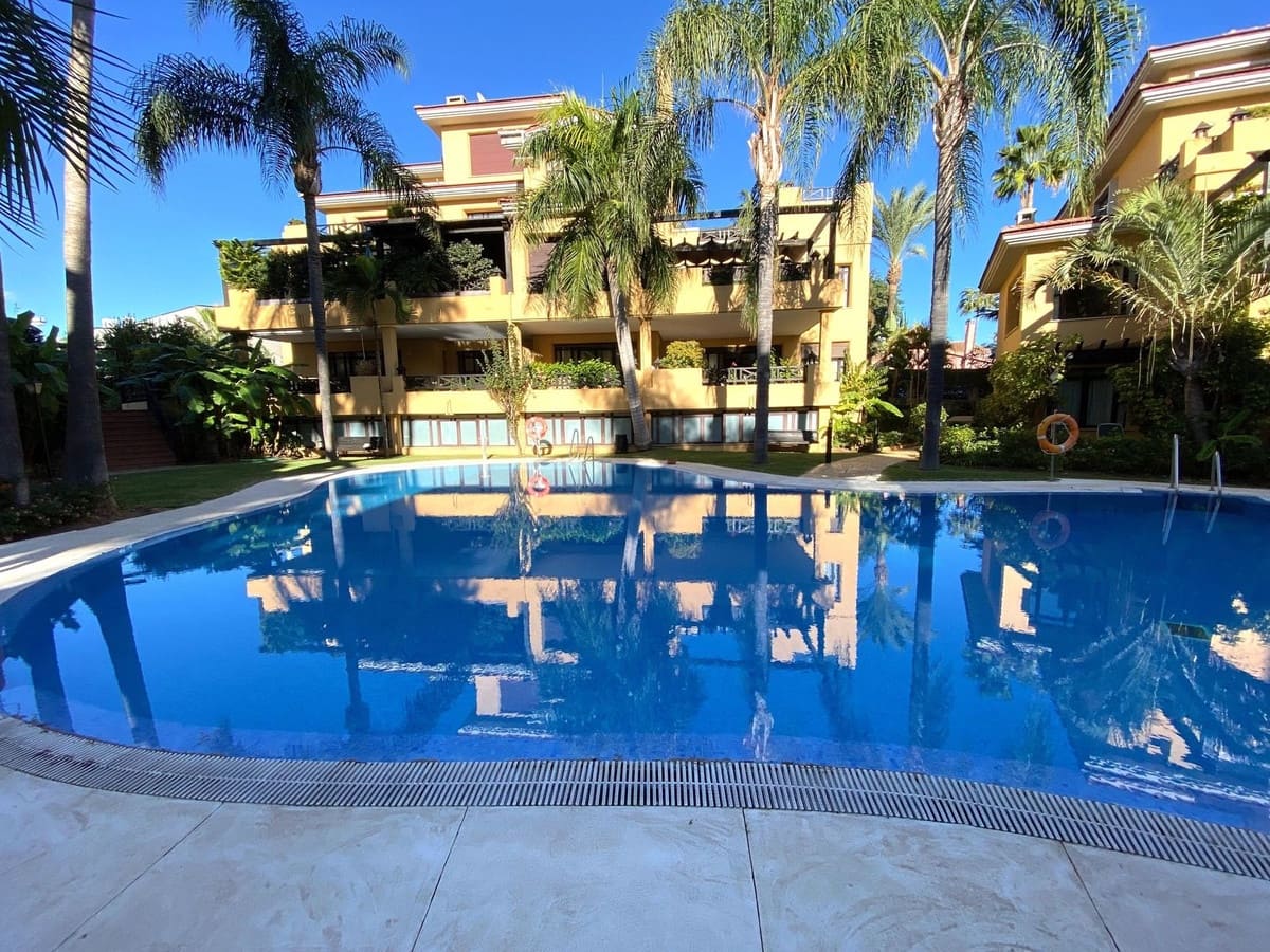 2 bedroom Apartment for sale in Puerto Banus with garage - € 1,200,000 (Ref: 8267607)